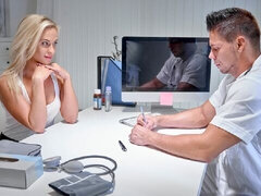 Hatalmas hátsó, Monumentális dákó, Szőke, Cumizás, Kutya póz, Természetes mellek, Tini, Begyek