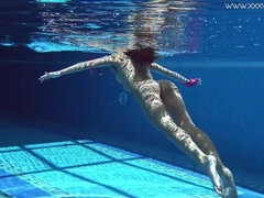 Bikini, Brunette brune, Fétiche, Poilue, Hd, Piscine, Maillot de bain, Nénés