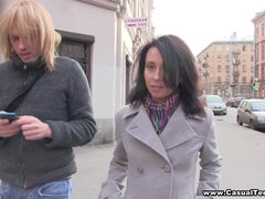 Sucer une bite, Éjaculation interne, En levrette, Seins naturels, Piercing, Rasée, Adolescente, Nénés