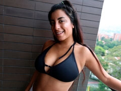 Popó, Hatalmas hátsó, Tekintélyes didik, Cumizás, Latin lány, Érett feleség, Sztrippelés, Tetkó