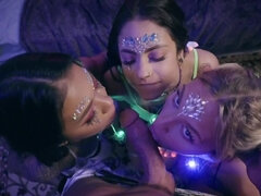 아시안, 엉덩이, 침실, 비키니, 유연한, 키스, 키가 큰, 청소년