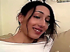 Bahia la beurette, tout juste majeure !