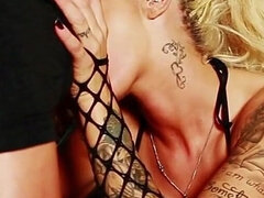 Grosse bite, Gros seins, Blonde, Sucer une bite, Tir de sperme, Européenne, Maman, Tatouage