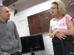 Duży tyłek, Duży kutas, Duże cycki, Blondynka, Obciąganie, Styl na pieska, Dojrzałe, Krótkie włosy