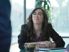 Μελαχροινή, Μαλλιαρός, Λεσβία, Γλείψιμο, Αυνανισμός, Φυσικά βυζιά, Οργασμός, Τρίο