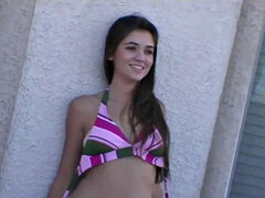 18 jahre, Leie, Braunhaarige, Masturbation, Erotischer film, Sich ausziehen, Scherzbold, Jungendliche (18+)