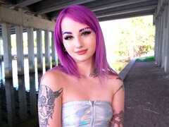 Rumpa, Avsugning, Doggystyle, Handjobb, Strippning, Tatuering, Tonåring, Tuttar