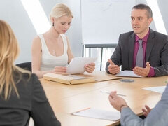 Μεγάλος πούτσος, Μεγάλα βυζιά, Ξανθιά, Πίπα, Συνελήφθη, Σε στάση σκύλου στα τέσσερα, Γλείψιμο, Μουνί