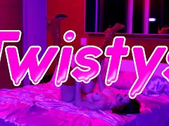 La Sirena69 & Kayley Gunner get wet & wild with pussy licking and clit rubbing in HD