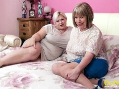 크고 아름다운 여자, 큰 엉덩이, 큰 가슴, 약간 뚱뚱한, 레즈비언, 수음, 보지, 젖가슴