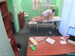 Leie, Paar, Arzt, Hundestellung, Fingern, Handjob, Muschi, Uniform