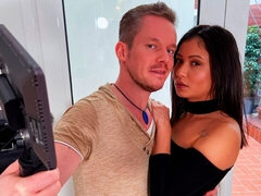 Amatør, Kukk suging, Brunette, Latina, Naturlige bryster, Tattovering, Tenåring, Pupper