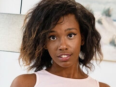 Amatööri, Iso perse, Isot tissit, Sormetus, Itsetyydytys, Lyhyt tukka, Laiha, Strippaus