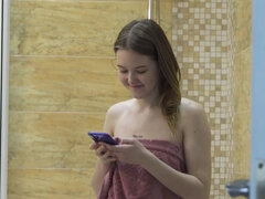 Fafanje, Rjavolaska, Girlfriend, Samozadovoljevanje, Naravne joške, Obrito, Tetovaže, Joške