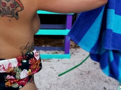 Gros cul, Noire, Queue, Doigter, Piercing, Pov, Public, Tatouage