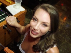 Kukk suging, Brunette, Bakfra, Ansiktssperm, Runke, Hd, Naturlige bryster, Offentlig