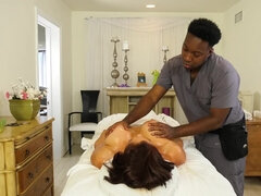 Fafanje, Medrasni seks, Milf