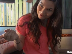 Brunette, Bil, Pikk, Bakfra, Slikking, Orgasme, Fitte, Ridning