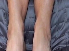 Leie, Braunhaarige, Fußfetisch, Reif, Solo