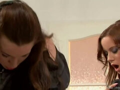 Morena, Cfnm, Muñeca, Fetiche, Lencería, Orinar, Medias largas, Trio