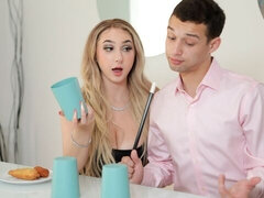 Hatalmas hátsó, Szőke, Cumizás, Kutya póz, Kézimunka, Nyalás, Érett feleség, Sztrippelés