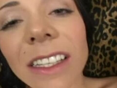 18 let, Velké kozy, Kuřba, Brunetka, Ženský, Podpatky, Piercing, Různé pohledy