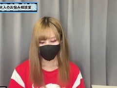 Klädd kvinna naken man