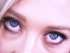 Stor stjärt, Stora tuttar, Blondin, Avsugning, Fingering, Handjobb