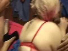 Gros seins, Sucer une bite, Britannique, Tir de sperme, Partouze, Mère que j'aimerais baiser, Echangistes, Nénés