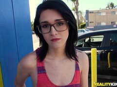 Pompino, Brunetta, Da dietro, Sega, Punto di vista pov, Strippaggio, Ragazza, Tette