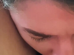 18, Pik sutte, Brunette, Par, Komme på ansigtet, Lille kvinde, Pov, Teenager