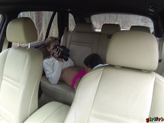 Coche, Penetracion con dedos, Novia, Lesbiana, Lamidas, Al aire libre, Coño