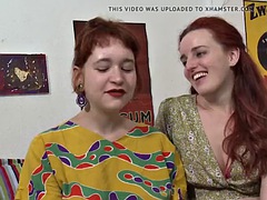 Enthousiasteling, Seksspeelgoed, Vingeren, Harig, Hardcore, Lesbisch, Likken, Roodharige vrouw