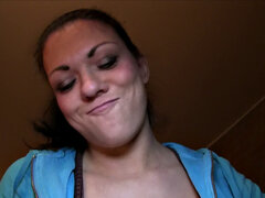 Kuřba, Brunetka, České, Tělocvična, Různé pohledy, Ponožky, Polykání, Manželka