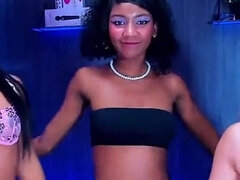 18 ans, Gros cul, Fétiche des pieds, Groupe, Hard, Embrassement, Fille latino, Lesbienne