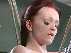 Kötözés – fegyelmezés, Uralkodás, Vöröshajú, Tini