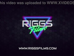 Hatalmas hátsó, Tekintélyes didik, Szájba élvezés, Arcra élvezés, Női, Nuni, Szopás, Tetkó