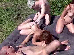 Amatør, Strand, Brunette, Slikking, Naken, Tenåring, Trekant, Kikker