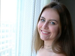 Blondin, Avsugning, Handjobb, Naturliga tuttar, Pov, Rakad, Strippning, Tonåring