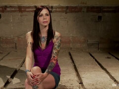 Amarrada, Consolador, Electro, Dominacion femenina, Lesbiana, Castigada, Coño, Tatuaje