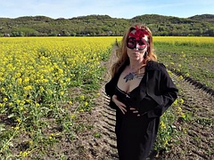 Puma, Dildo, Hardcore, Podpätky, Masturbácia, Bradavky, Vonku, Tetovanie