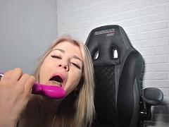 Blondinka, Telovadnica, Hd, Lizanje, Najstnice, Joške, Vibrator, Spletna kamera
