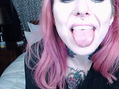 pink haired chick holds facehole wide open for you ;)