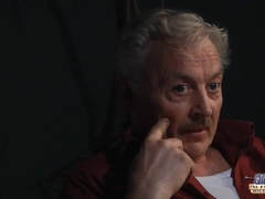 Bikini, Blondýna, Kuřba, Líbání, Výprask, Přírodní prsa, Polykání, Teenka