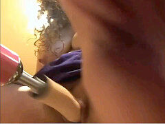 Brunetka, Masturbacja, Zabawki