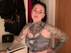 Amador amadora, Mulher dominante, Solo chão, Tatuagem