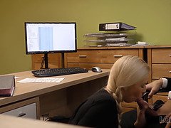 Blondine, Blasen, Geile alte tussi, Tschechisch, Milf, Büro