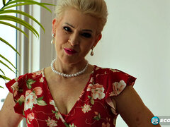 58-year-old Bobbi Shay gets off and tells you how to jerk off