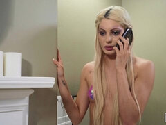 Blondinka, Fafanje, Lepe, Dekle drka tiča, Bradavičke, Prvoosebno snemanje seksa, Obrito, Joške