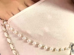 Kotě, Brunetka, Prsatá